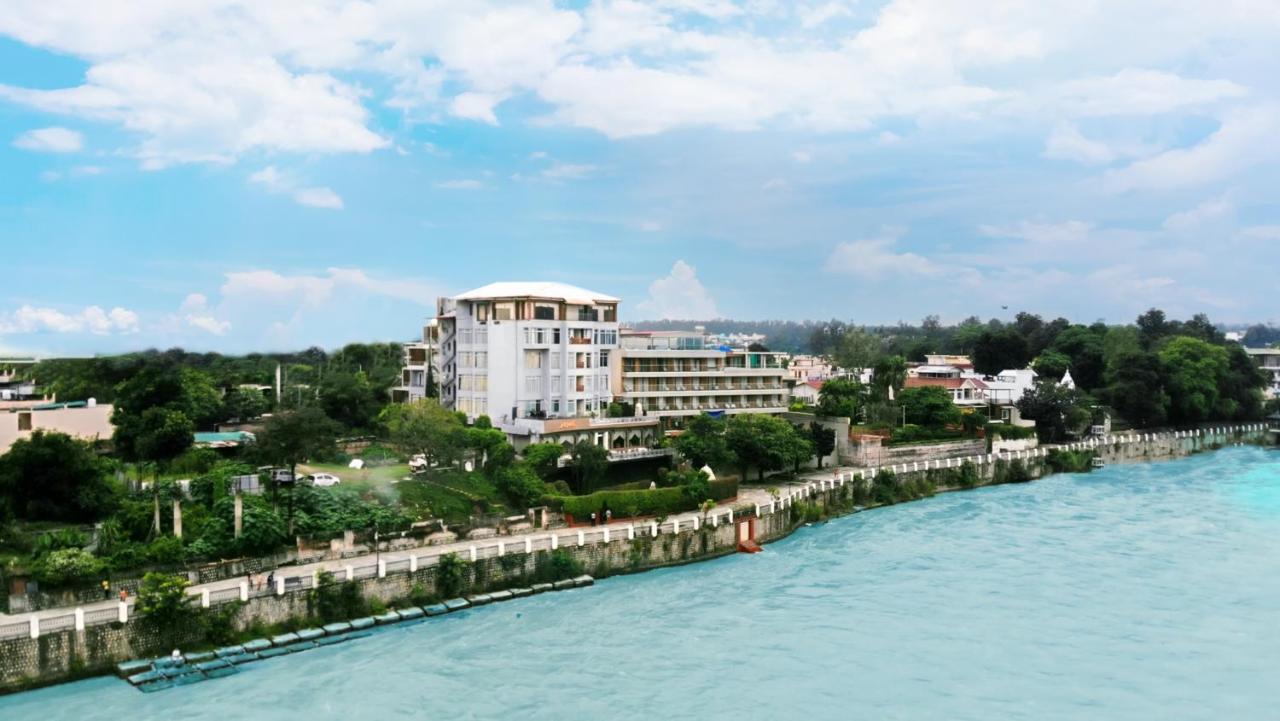 Ganga Kinare- A Riverside Boutique Resort, Ришикеш Экстерьер фото