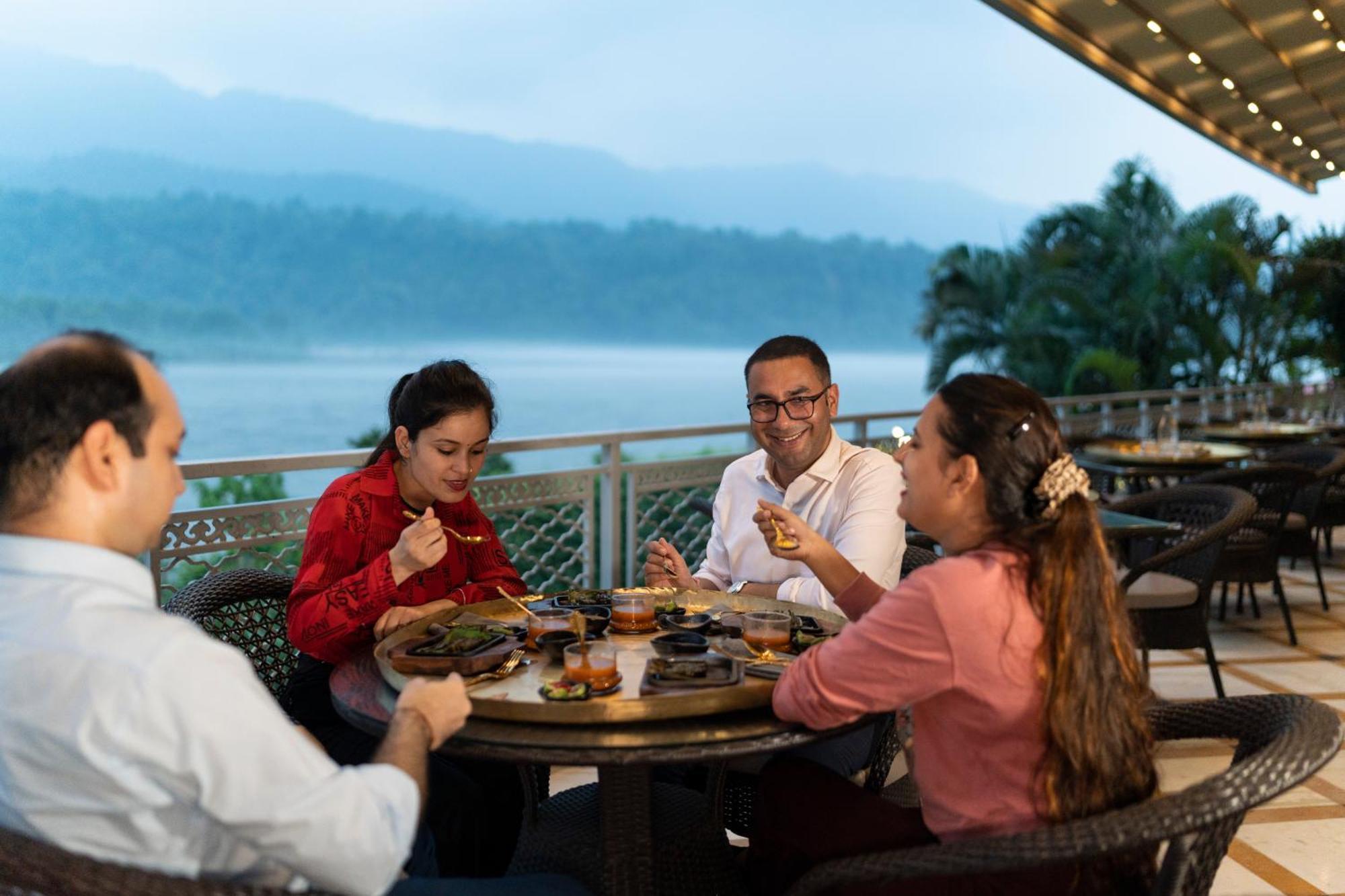 Ganga Kinare- A Riverside Boutique Resort, Ришикеш Экстерьер фото